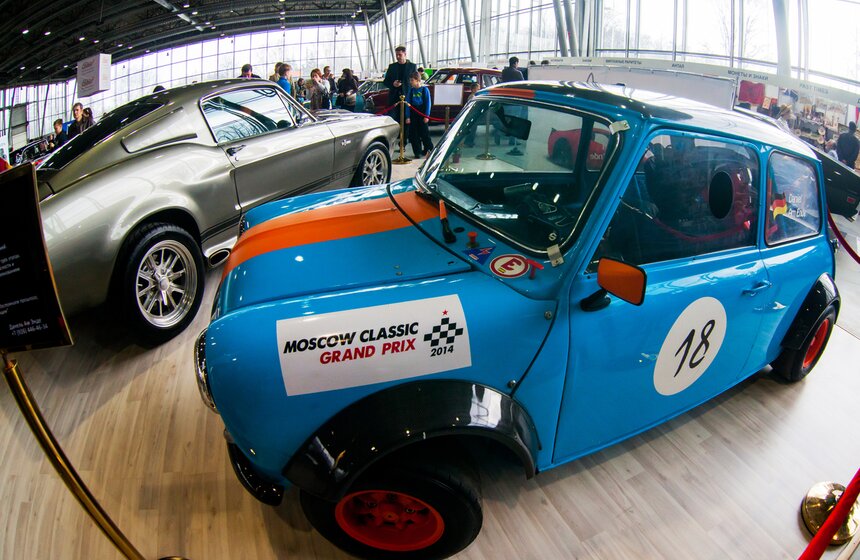 В "Сокольниках" проходит выставка ретро-авто "Олдтаймер-Галерея" 11 фото