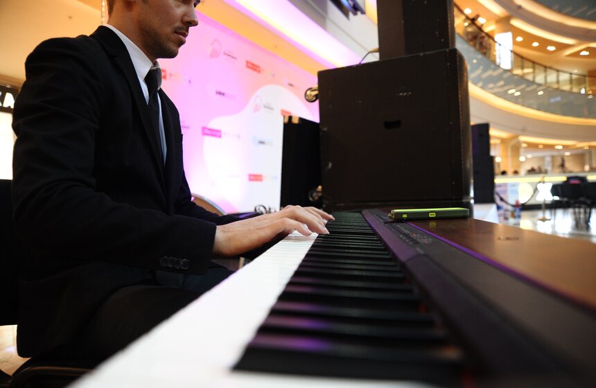 В Москве прошел благотворительный аукцион "Цветы. Добро. Ты" 2 фото