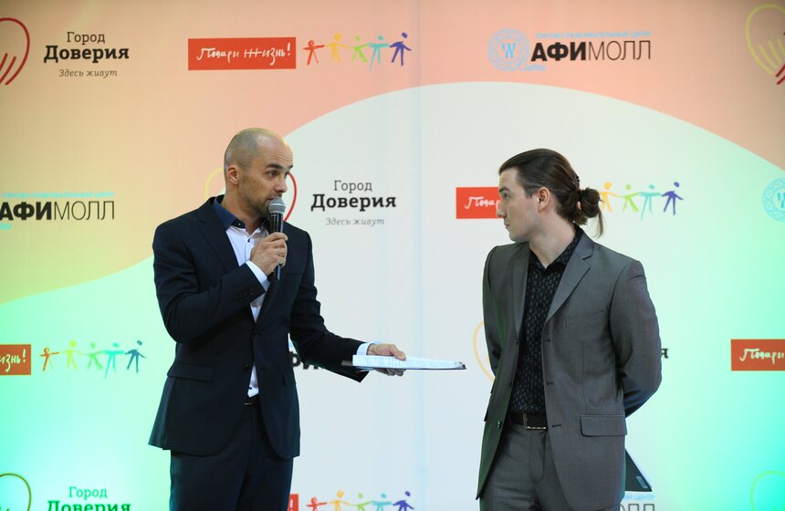 В Москве прошел благотворительный аукцион "Цветы. Добро. Ты" 10 фото