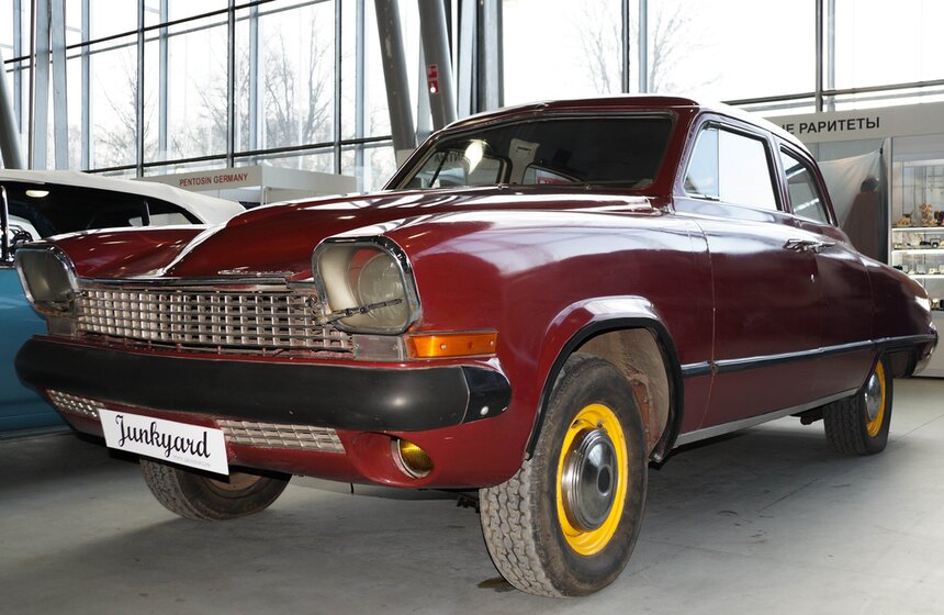 В "Сокольниках" проходит выставка ретро-авто "Олдтаймер-Галерея" 31 фото