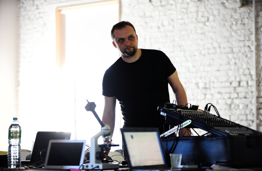 В Москве открыта мастерская биохудожника Михала Бжезинского 7 фото