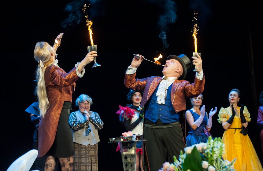 В Театре Российской армии показали премьеру комедии "Ма-Мурэ" 22 фото