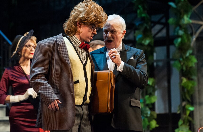 В Театре Российской армии показали премьеру комедии "Ма-Мурэ" 19 фото