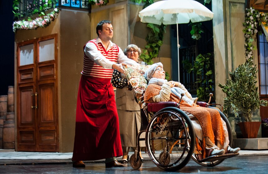 В Театре Российской армии показали премьеру комедии "Ма-Мурэ" 9 фото