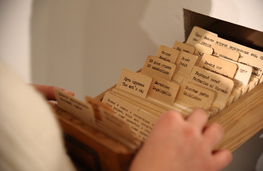 В столице открылась выставка "Человек разумный одинокий" 9 фото