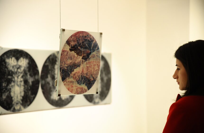 В столице открылась выставка "Человек разумный одинокий" 12 фото