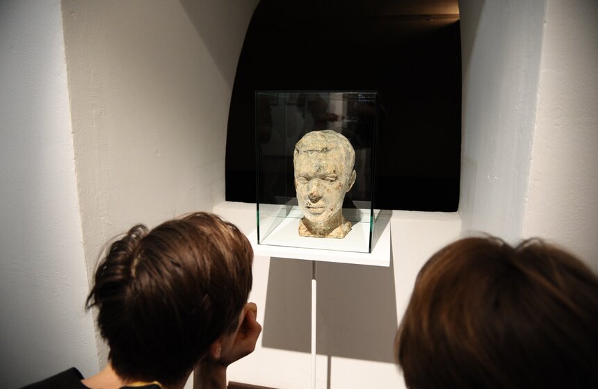 В столице открылась выставка "Человек разумный одинокий" 16 фото