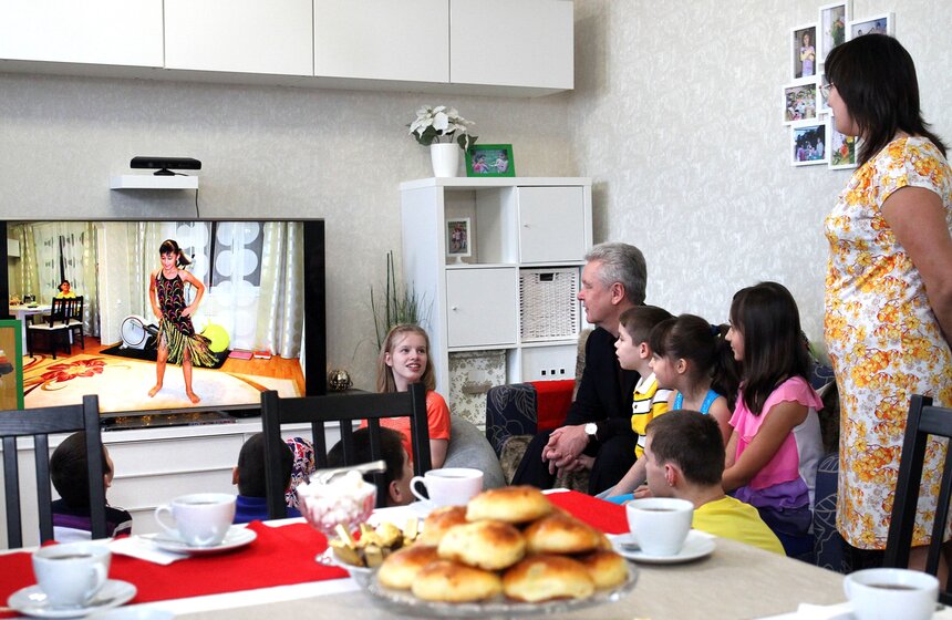 Сергей Собянин побывал в гостях у многодетной семьи Княгининых 10 фото