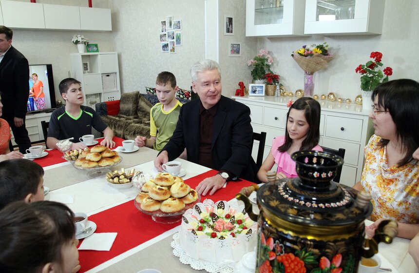 Сергей Собянин побывал в гостях у многодетной семьи Княгининых 12 фото