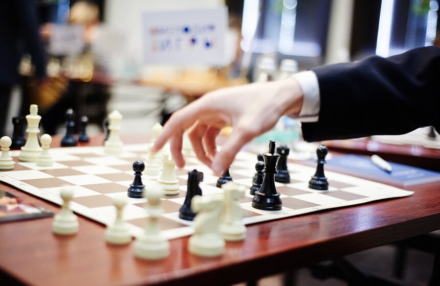 Гросмейстеры мира провели турнир с учениками коррекционных школ 13 фото