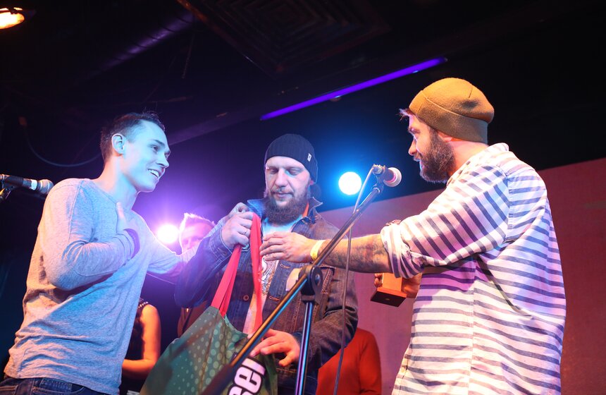 В клубе "16 тонн" вручили премию "Золотая горгулья" 22 фото