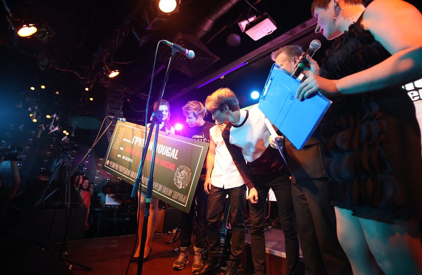 В клубе "16 тонн" вручили премию "Золотая горгулья" 3 фото