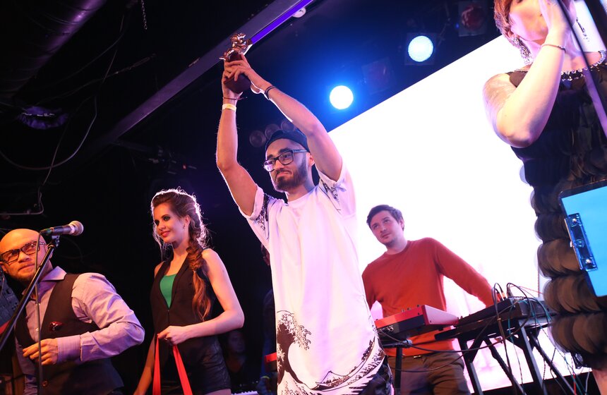 В клубе "16 тонн" вручили премию "Золотая горгулья" 8 фото