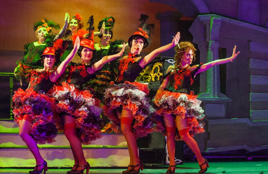 В театре "Русская песня" поставили мюзикл "Однажды в Одессе" 4 фото