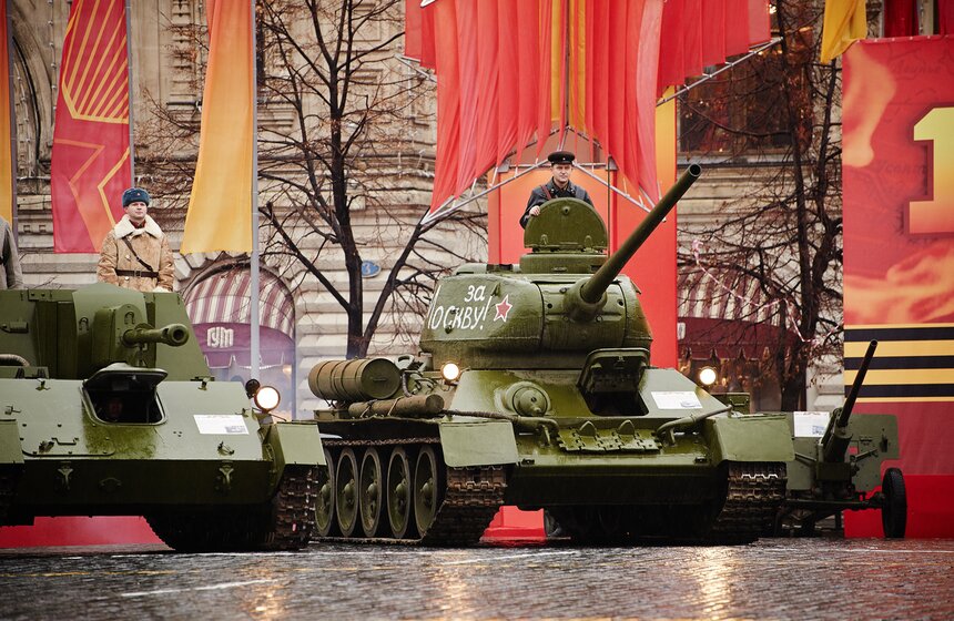 Марш в честь парада 1941 года прошел на Красной площади 24 фото