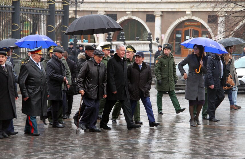 Мэр Москвы возложил цветы к Могиле Неизвестного Солдата 9 фото