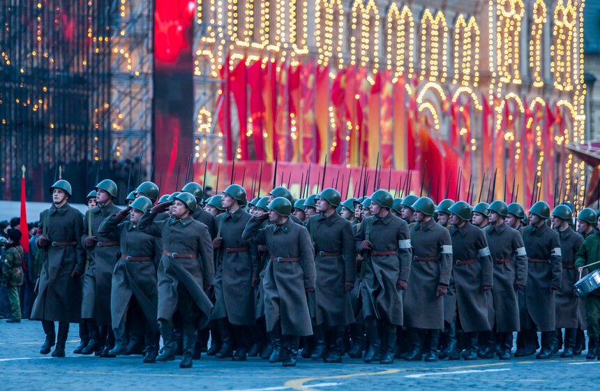 На Красной площади отрепетировали торжественный марш 7 ноября 3 фото