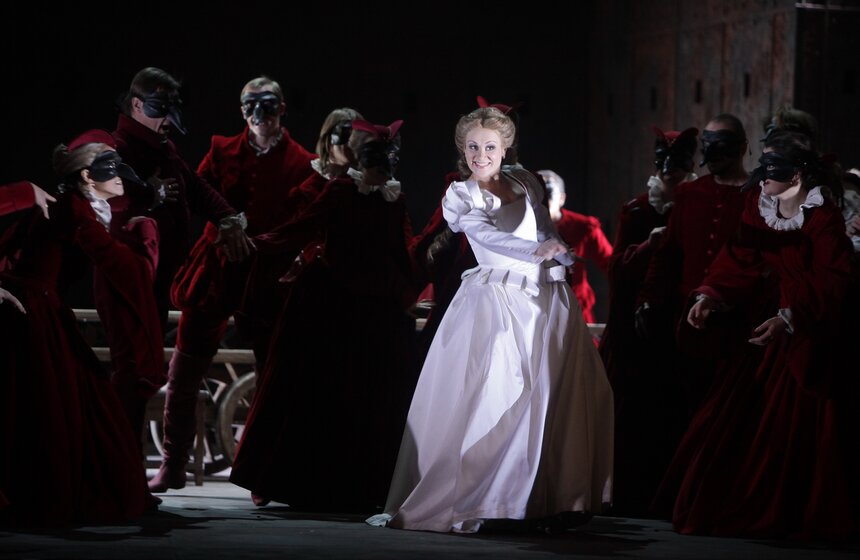 В Новой опере показали "Ромео и Джульетту" 9 фото