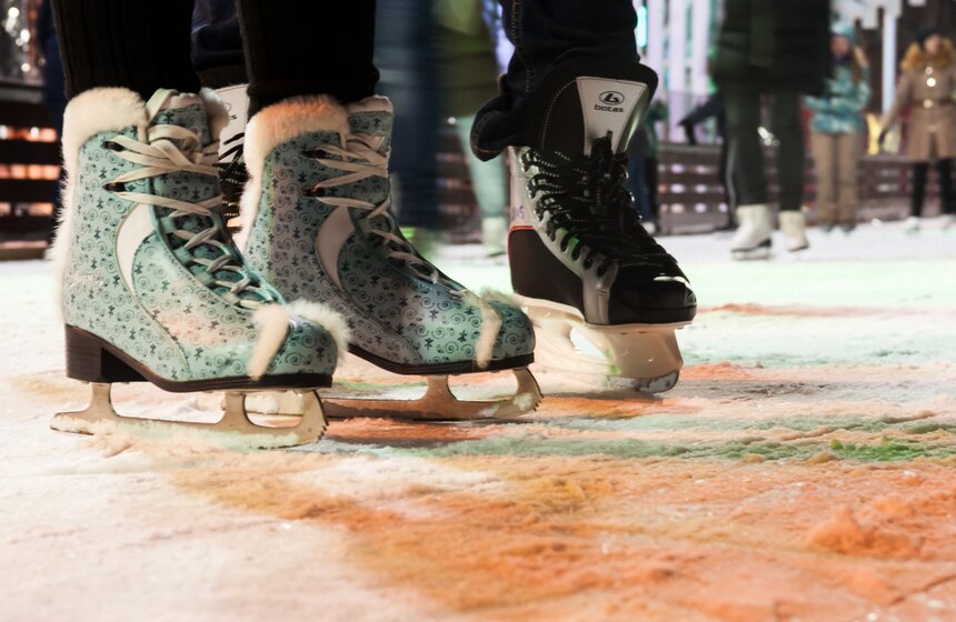 Большой каток с медиаэкраном открылся на ВДНХ 31 фото