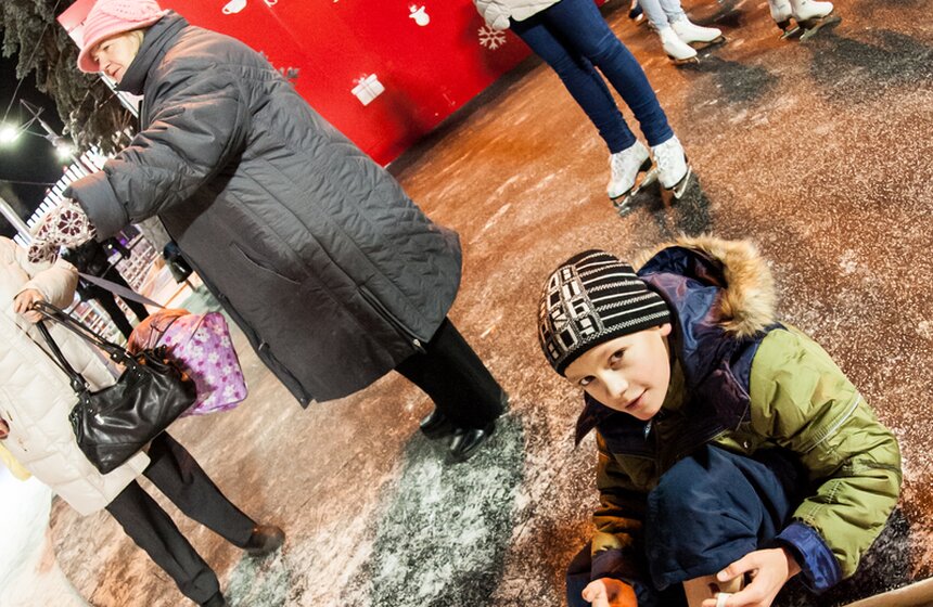 Большой каток с медиаэкраном открылся на ВДНХ 12 фото