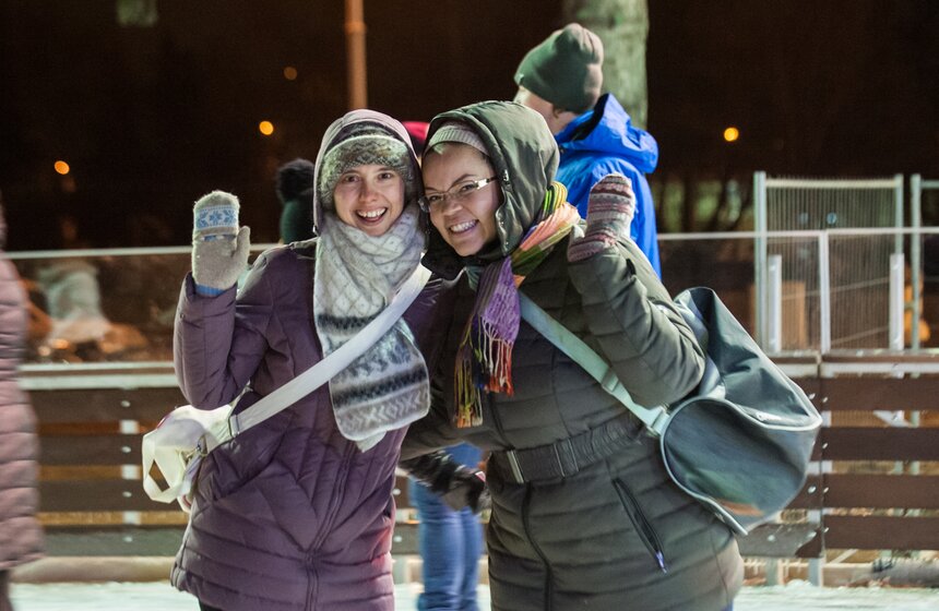 Большой каток с медиаэкраном открылся на ВДНХ 14 фото