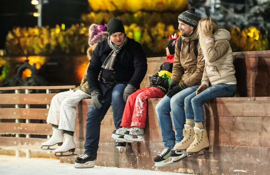 Большой каток с медиаэкраном открылся на ВДНХ 17 фото