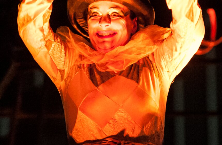 Большой каток с медиаэкраном открылся на ВДНХ 21 фото