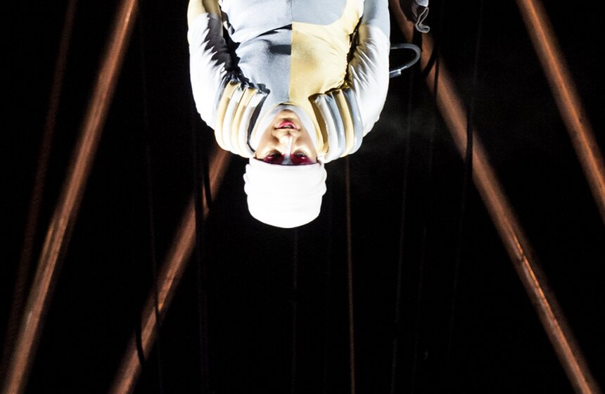 Большой каток с медиаэкраном открылся на ВДНХ 25 фото