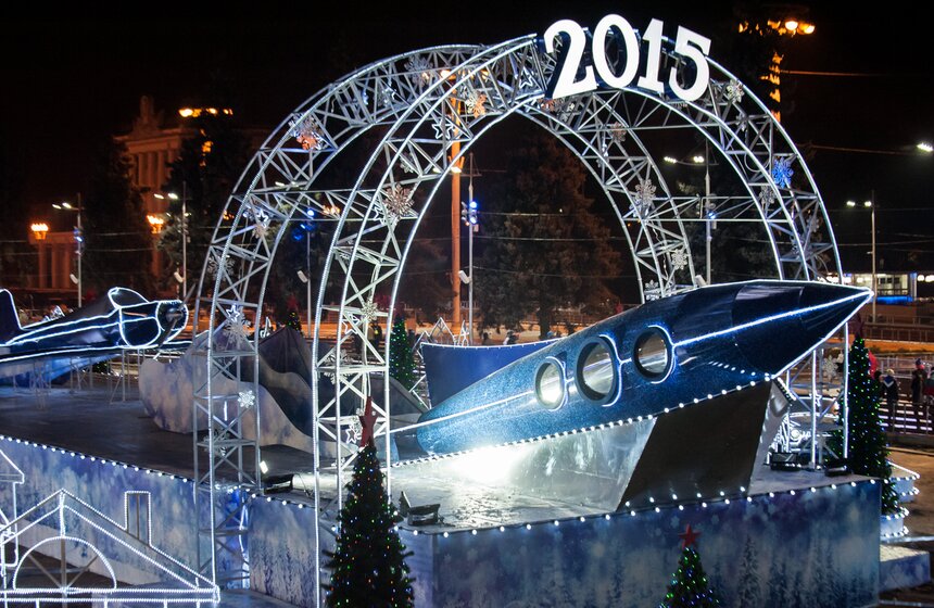 Большой каток с медиаэкраном открылся на ВДНХ 1 фото