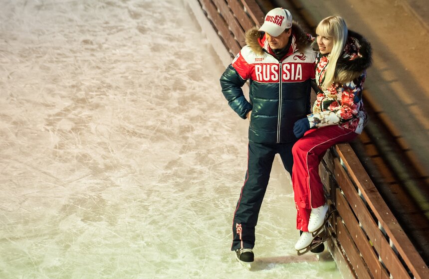 Большой каток с медиаэкраном открылся на ВДНХ 9 фото