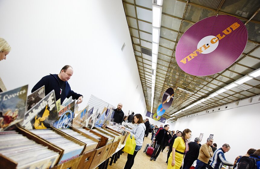 В ЦДХ открылась ярмарка non/fiction 13 фото