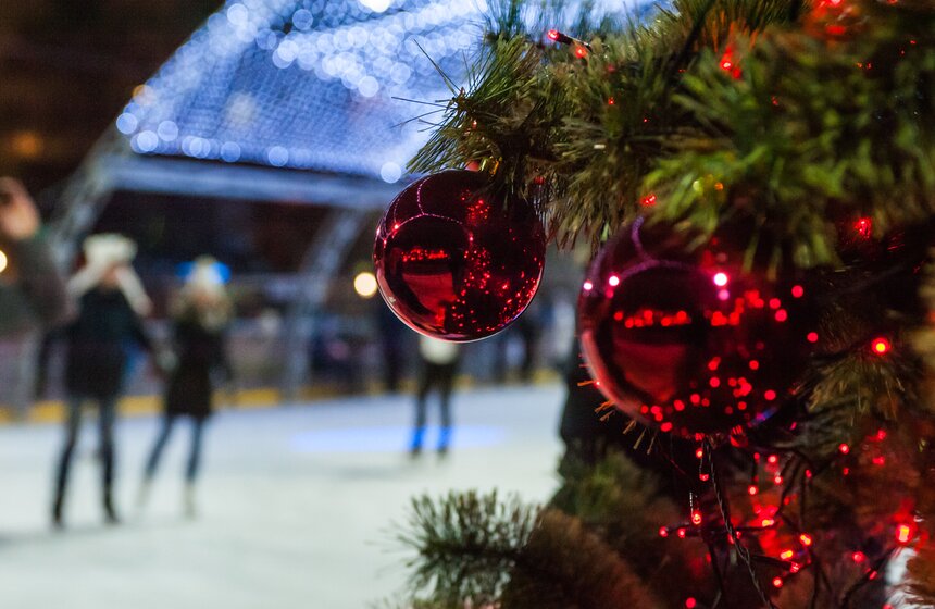 В саду "Эрмитаж" открылся самый романтичный каток 2 фото