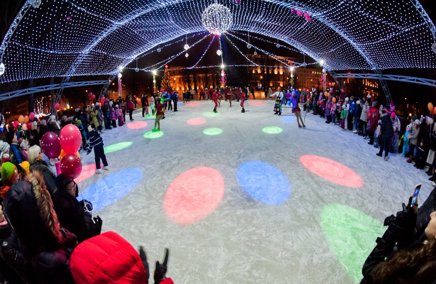 В саду "Эрмитаж" открылся самый романтичный каток 12 фото