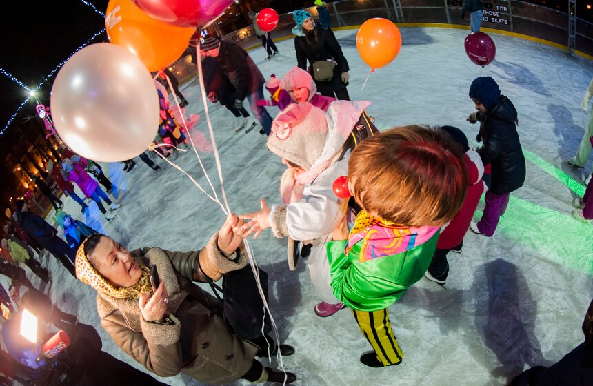 В саду "Эрмитаж" открылся самый романтичный каток 9 фото