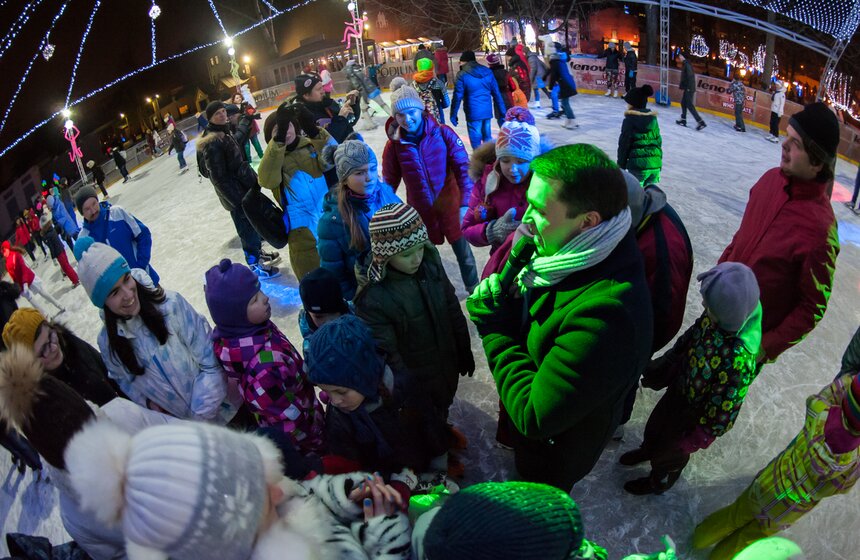 В саду "Эрмитаж" открылся самый романтичный каток 7 фото