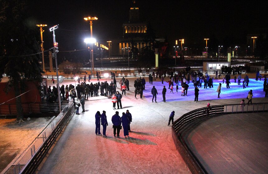 Сергей Собянин осмотрел искусственный каток на ВДНХ 3 фото