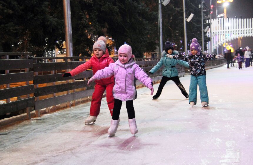 Сергей Собянин осмотрел искусственный каток на ВДНХ 4 фото