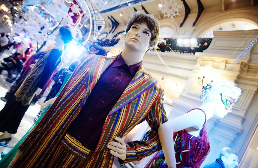 В ГУМе открылась выставка костюмов "Звездный гардероб" 8 фото
