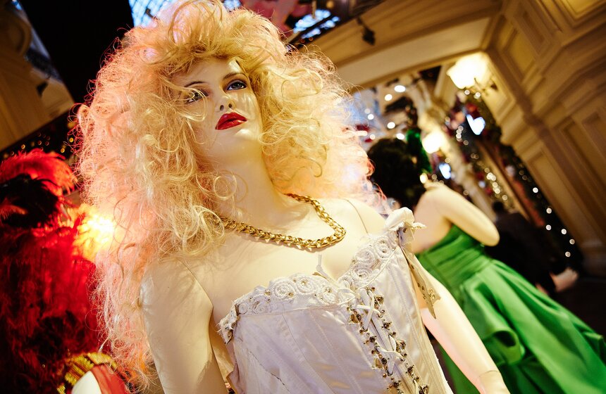 В ГУМе открылась выставка костюмов "Звездный гардероб" 21 фото