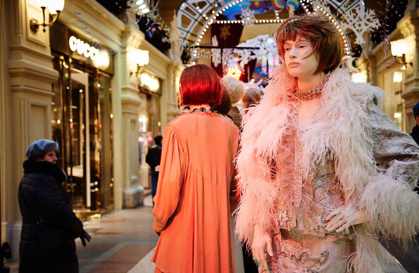 В ГУМе открылась выставка костюмов "Звездный гардероб" 22 фото