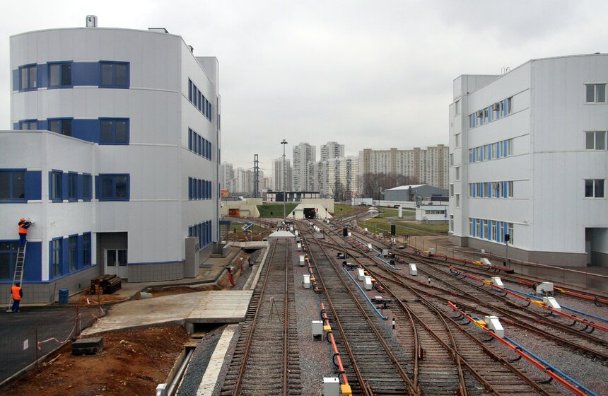 Сергей Собянин осмотрел строящееся электродепо "Митино" 10 фото