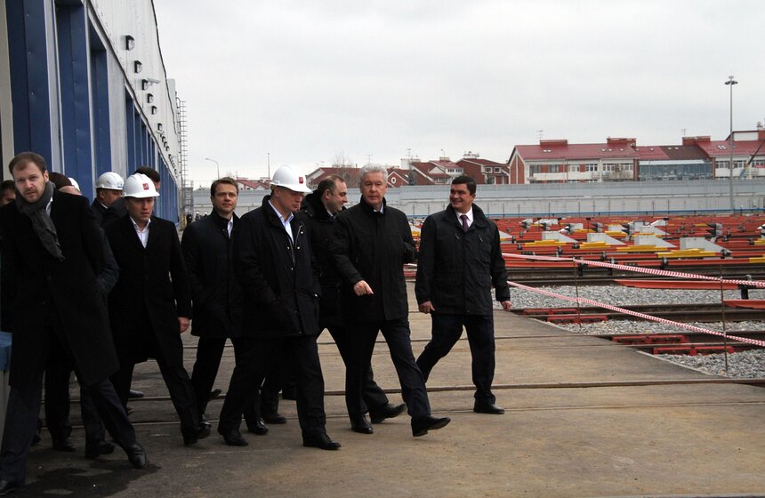 Сергей Собянин осмотрел строящееся электродепо "Митино" 5 фото