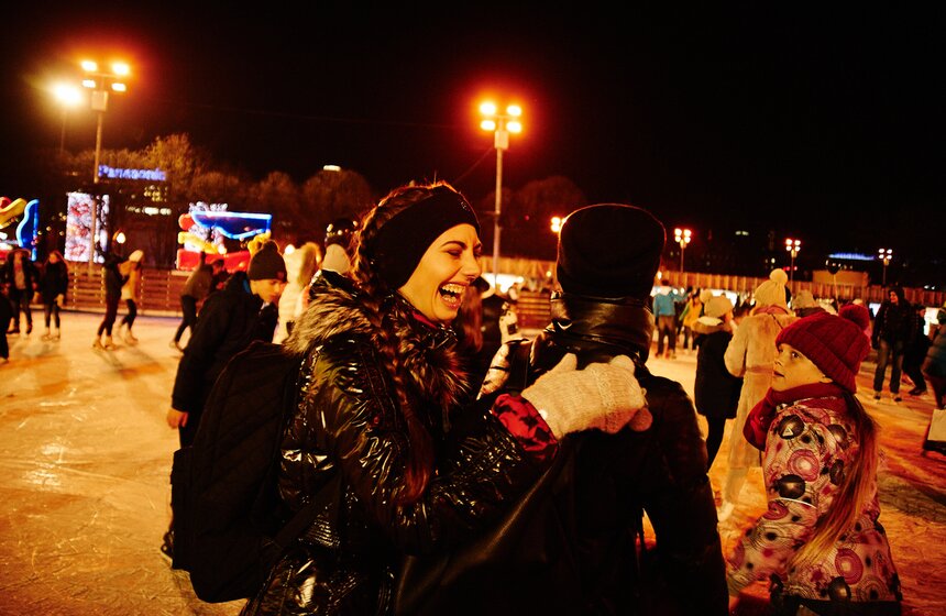 Открылся главный городской каток в парке Горького 26 фото
