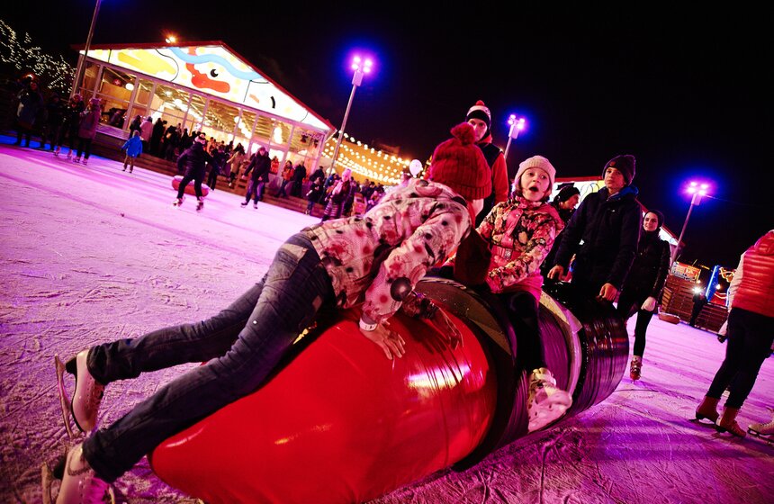 Открылся главный городской каток в парке Горького 25 фото