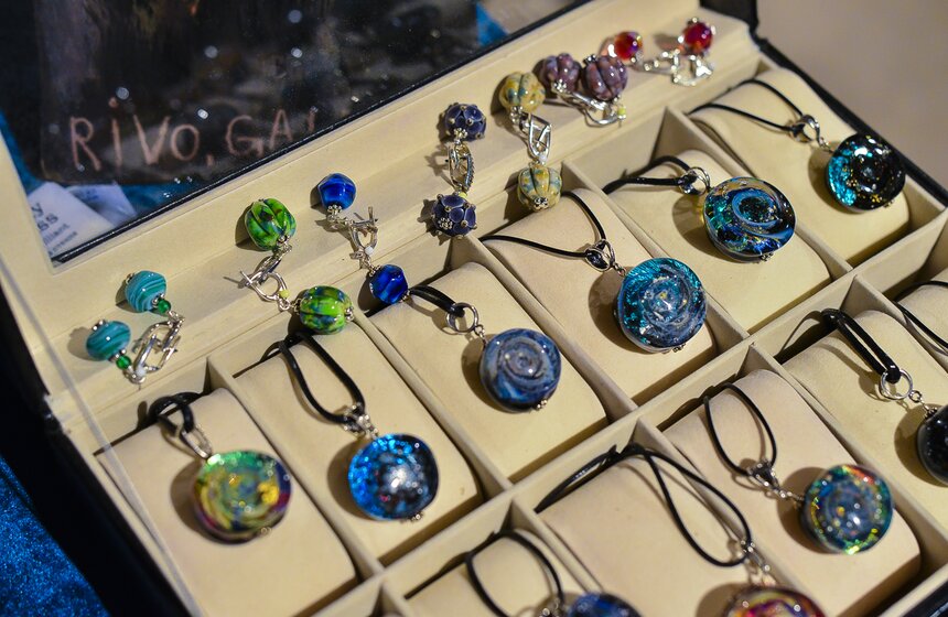 На "Красном октябре" открылся блошиный рынок 2 фото