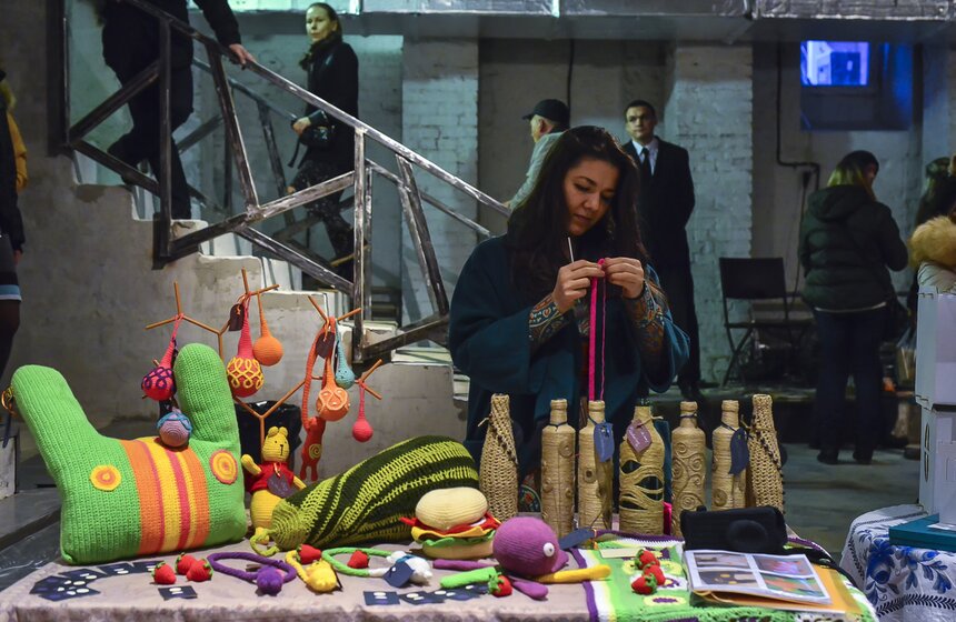 На "Красном октябре" открылся блошиный рынок 6 фото