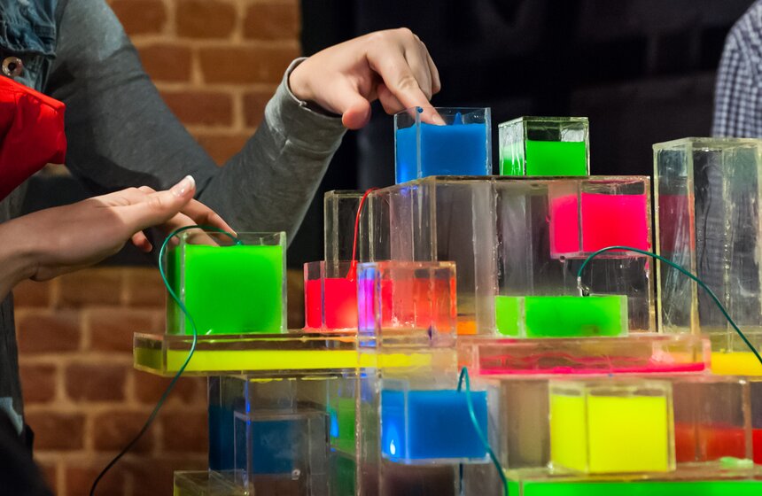 Открылся фестиваль новых технологий в искусстве Plums Fest 17 фото