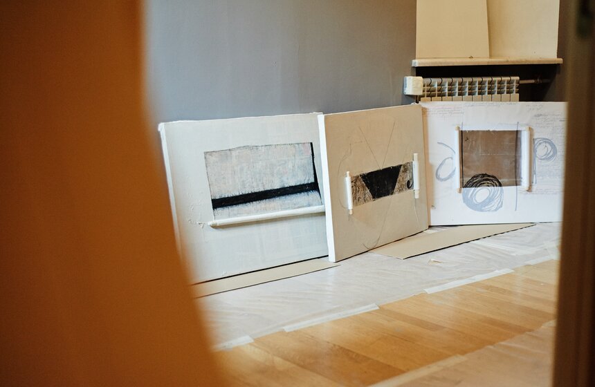 В музее Маяковского прошла открытая сборка выставки об абсурде 14 фото