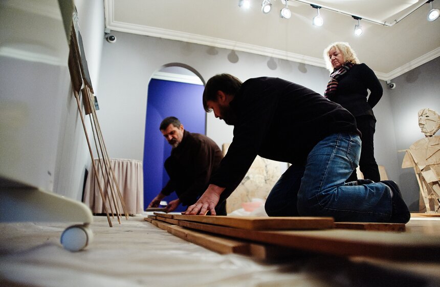 В музее Маяковского прошла открытая сборка выставки об абсурде 15 фото