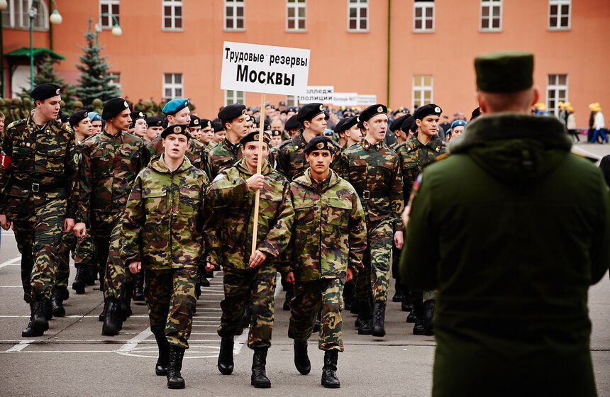 В Лефортове прошла репетиция шествия в честь парада 1941 года 22 фото